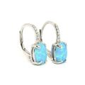 Silberne Ohrringe mit blauem Opal und Zirkonen