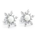 Silberne Schneeflockenohrringe mit weißem Opal und Zirkonien