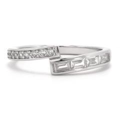 Silberring mit Zirkonen