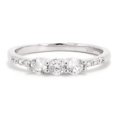 Silberring mit Zirkonen