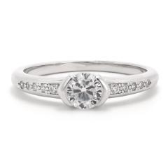 Silberring mit Zirkonen