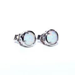 Silberne Ohrringe mit weißem Opal