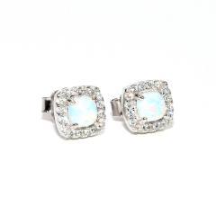 Silberne Ohrringe mit weißem Opal und Zirkonen